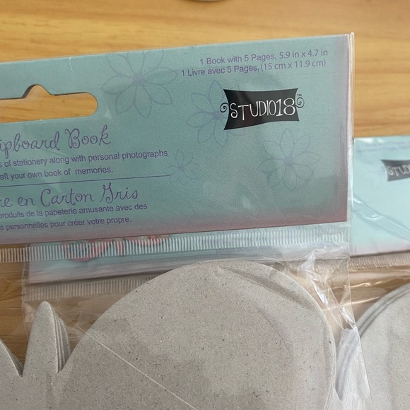 --⭐️ for $15-Set of 4 Cardboard Clipboard Books - Picture 6 of 10